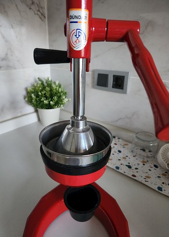 Kırmızı Mandallı Meyve Sıkacağı