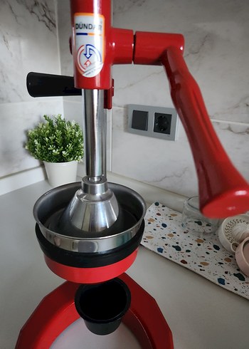 Diğer Kırmızı Mandallı Meyve Sıkacağı