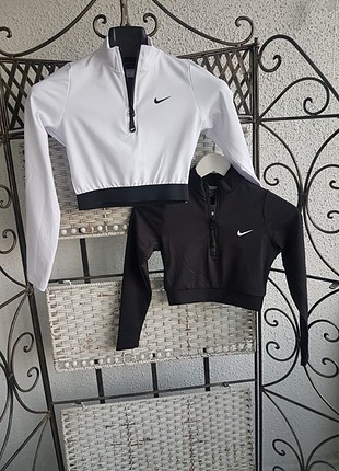 Nike crop bustiyer