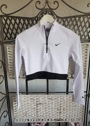 Nike crop bustiyer