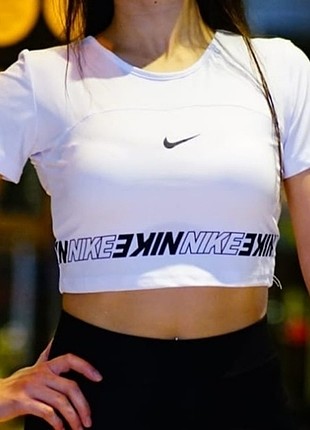 Nike Crop tisort