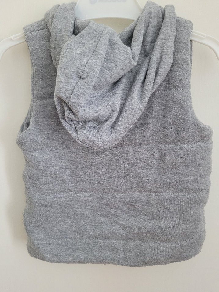 Kapüşonlu Erkek Çocuk Gri Düğmeli Yelek - Görsel 3