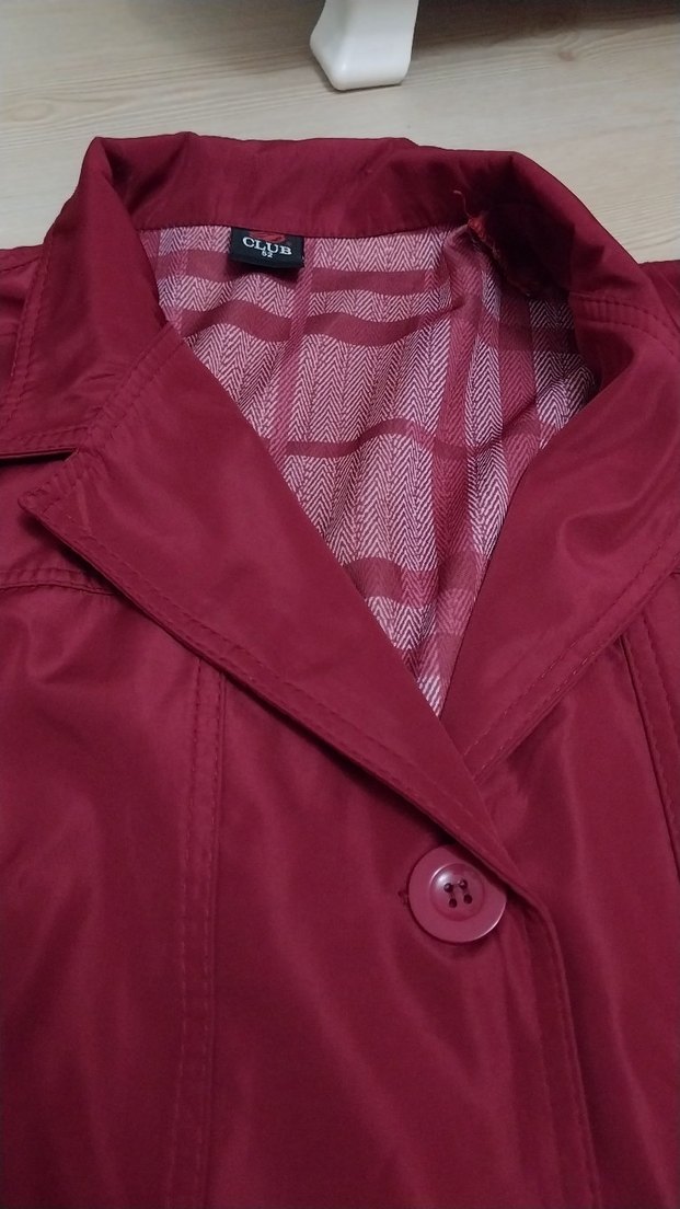 Bordo Düğmeli Uzun Kadın Yağmurluk - Görsel 3