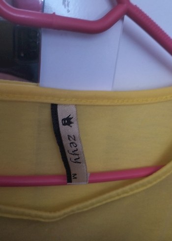 Sarı Baskılı Kadın Kısa Kollu Tişört - Görsel 3