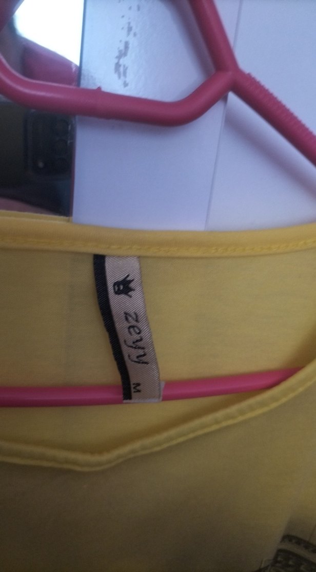 Sarı Baskılı Kadın Kısa Kollu Tişört - Görsel 3