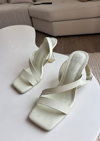 39 Beden Beyaz Stiletto Topuklu Kadın Sandalet