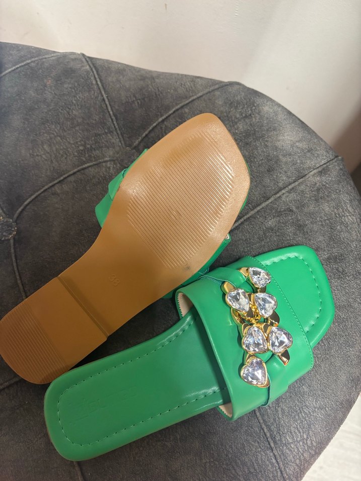 Parlak Yeşil Tokalı Blok Topuklu Kadın Terlik - Görsel 4
