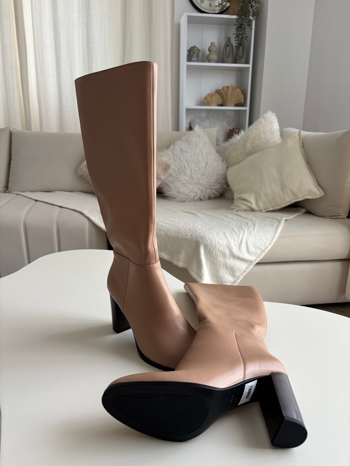 Bej Deri Dizüstü Topuklu Çizme - Görsel 3