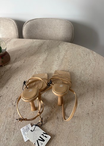 Bej Rugan Yılan Desenli İnce Topuklu Sandalet - Görsel 5