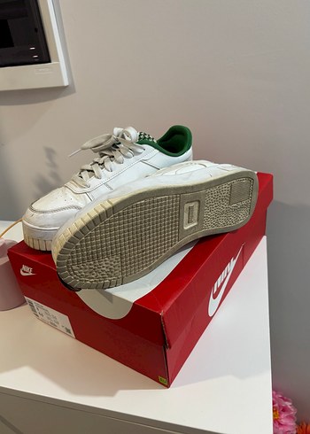 38,5 Beden Beyaz Yılan Desenli Platform Spor Ayakkabı