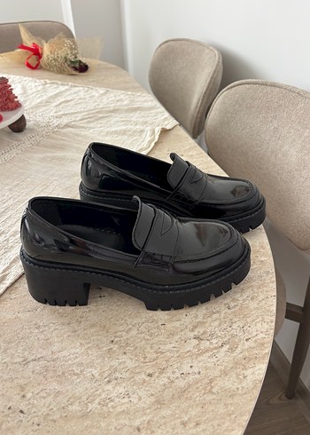 Butigo Parlak Siyah Loafer Ayakkabi Siklik Ve Rahatlik Bir Arada