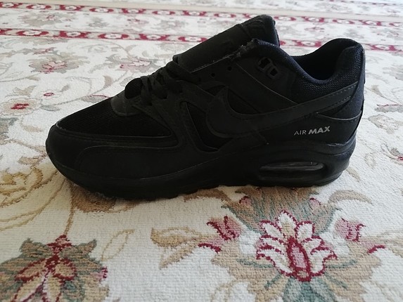 siyah nike airmax 36 numara bulunmakta olup sıfır üründür