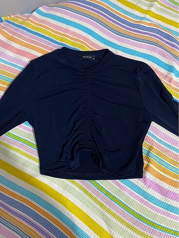 Büzgülü crop bluz