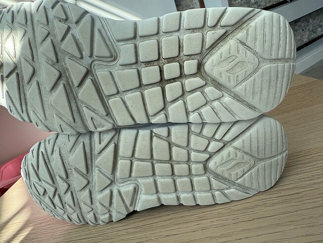 36 Beden beyaz Renk Skechers ayakkabı 36