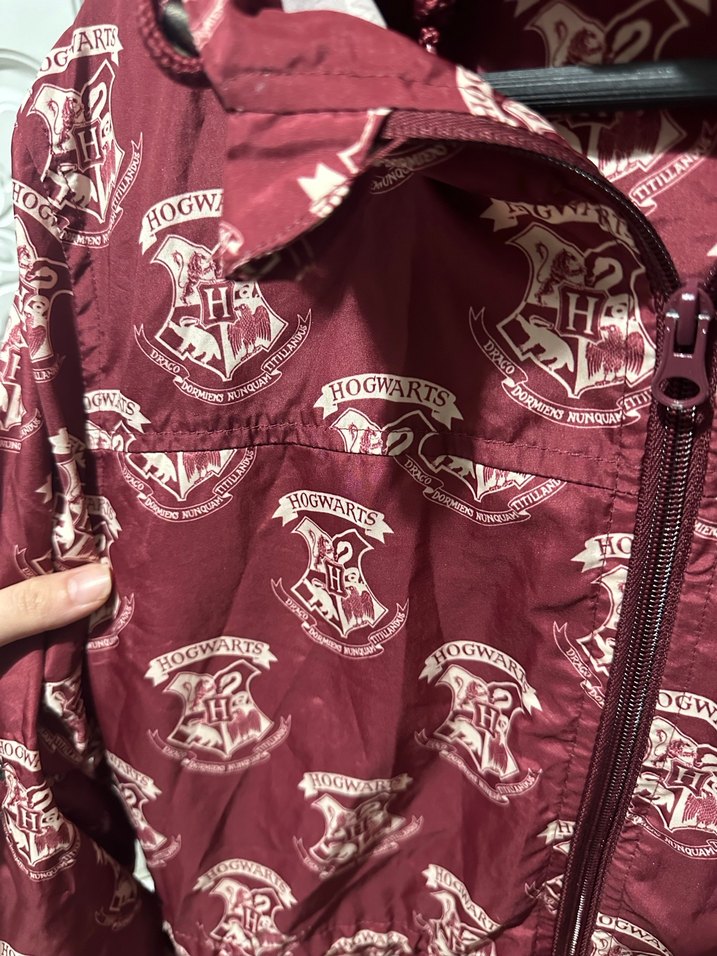 Bordo Baskılı Kapüşonlu Kadın Yağmurluk - Görsel 2