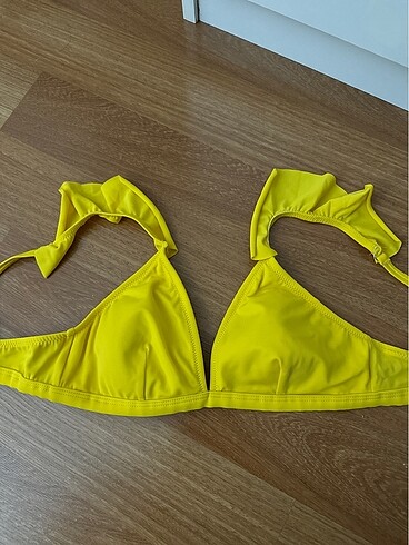 Fırfırlı Sarı Bikini Üstü