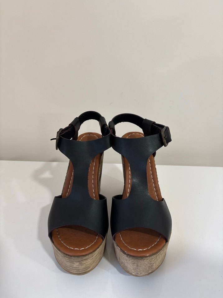 Siyah Dolgu Topuklu Tokalı Kadın Sandalet - Görsel 4