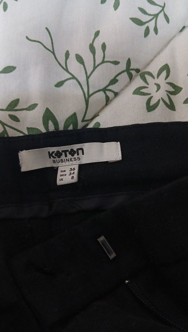 Siyah Pilili Rahat Kesim Kadın Kumaş Pantolon - Görsel 2