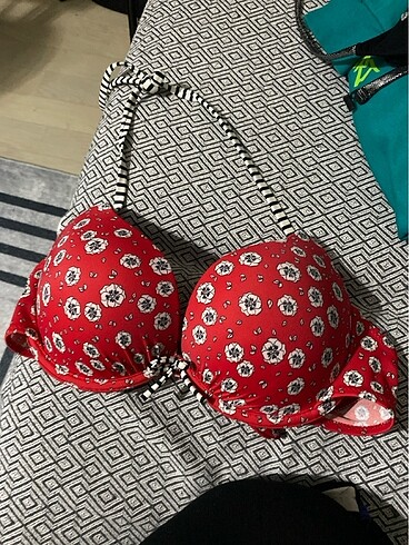 Penti bikini üstü