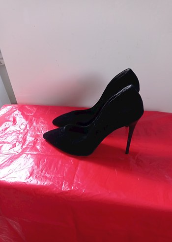 Beyaz Butik Siyah Rugan Kadın Stiletto Topuklu Ayakkabı