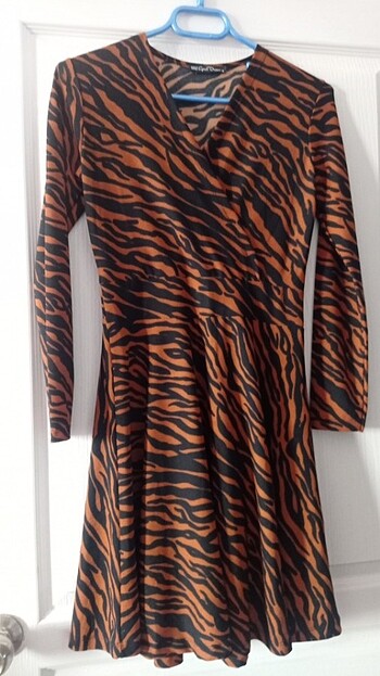 Zebra desenli elbise