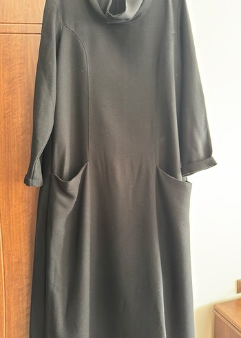 Degaje yüksek yakalı Siyah Midi Boy Elbise - Görsel 2