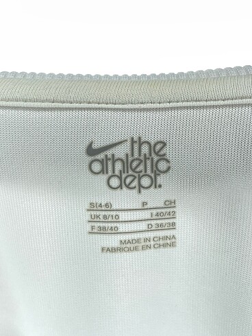 s Beden beyaz Renk Nike Ceket %70 İndirimli.