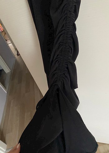 Siyah askılı Drapeli Midi Elbise - Görsel 4