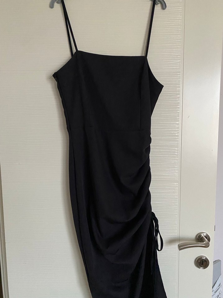 Siyah askılı Drapeli Midi Elbise - Görsel 3