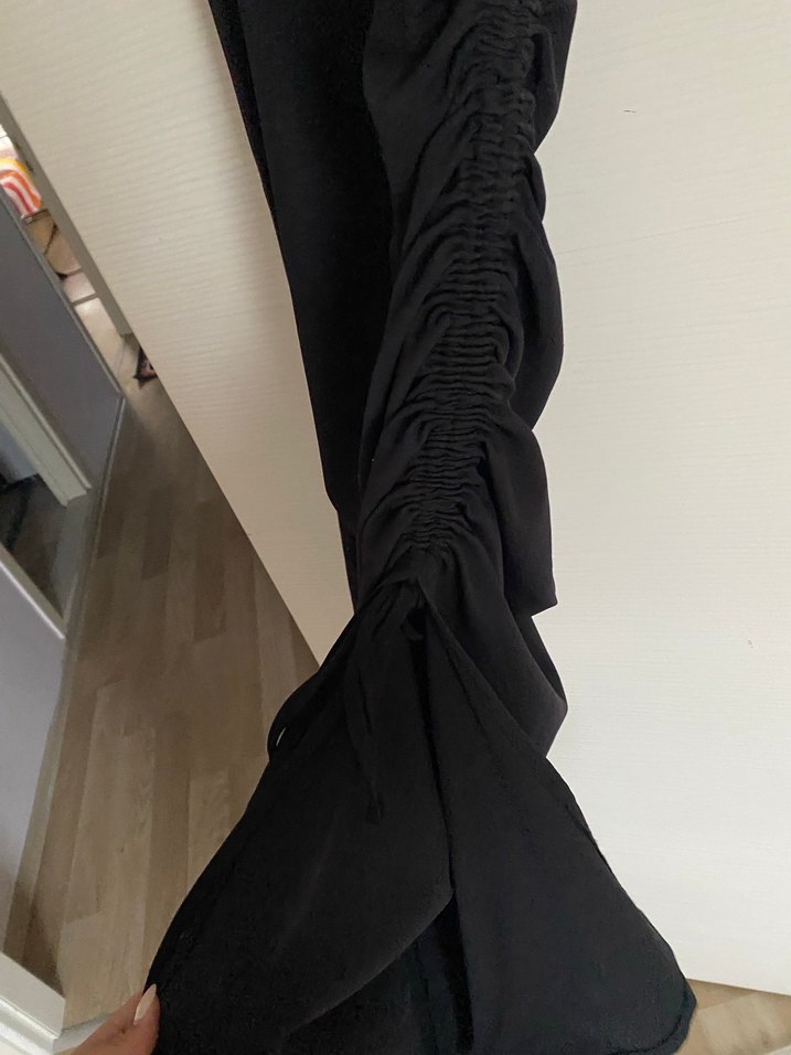 Siyah askılı Drapeli Midi Elbise - Görsel 4