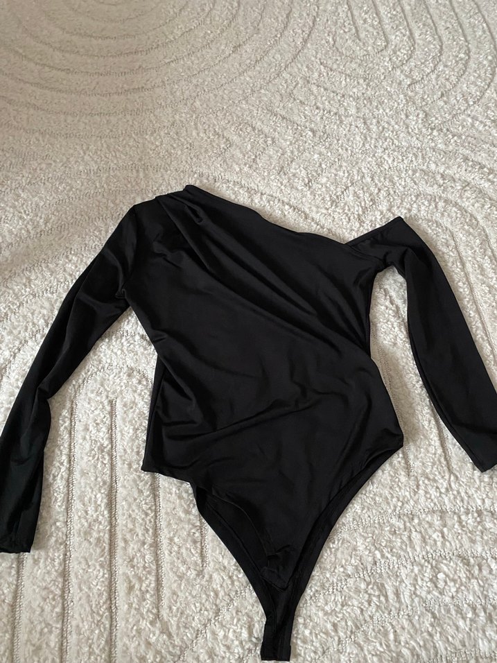 Kadın Siyah Drapeli Asimetrik Bluz - Görsel 2