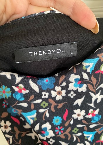 Çiçekli arkası bağlamalı V Yaka Mini Elbise - Görsel 6