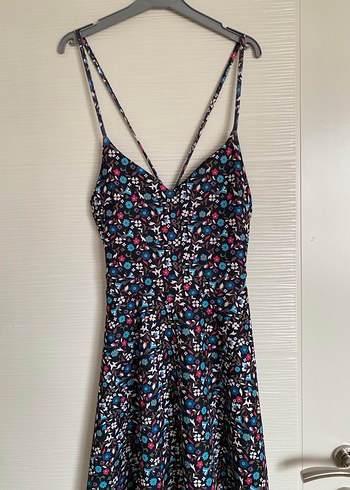 Çiçekli arkası bağlamalı V Yaka Mini Elbise - Görsel 2