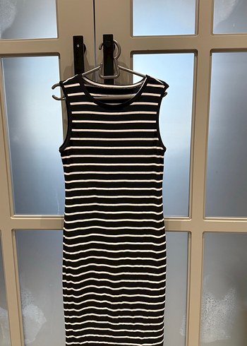 Siyah Beyaz Çizgili Kolsuz Midi Elbise - Görsel 2