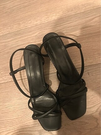 Zara Model Kısa Topuk