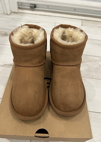 Ugg 32