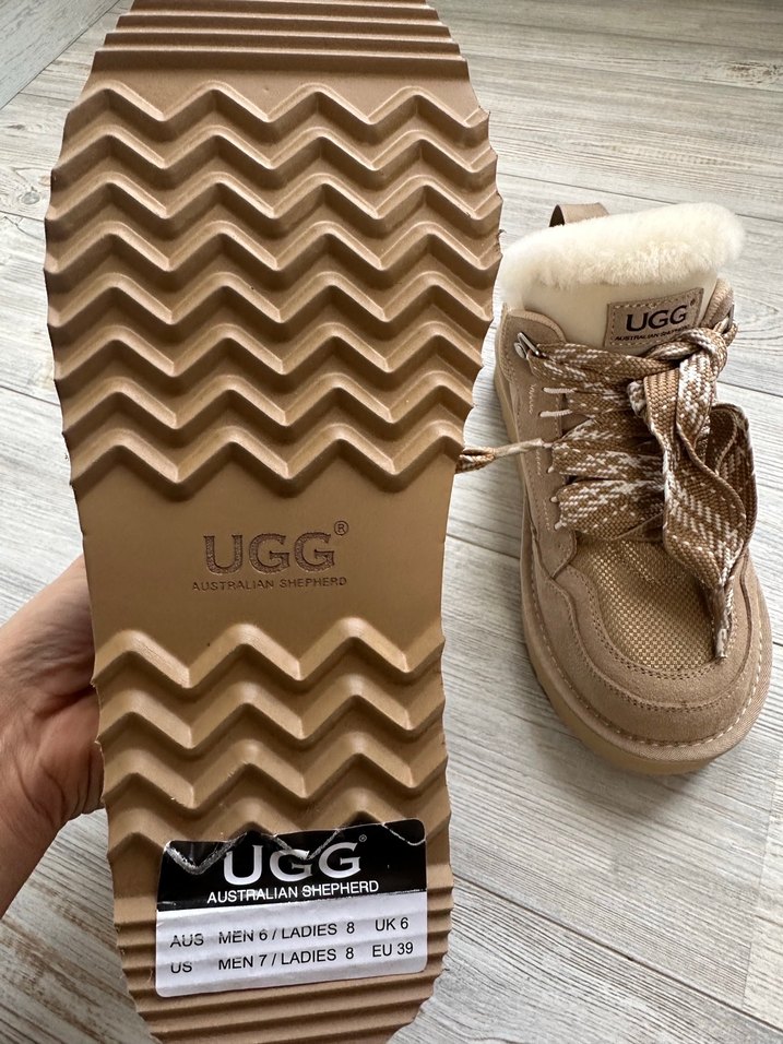 UGG Bej Süet Kürklü Dolgu Topuklu Bot - Görsel 4