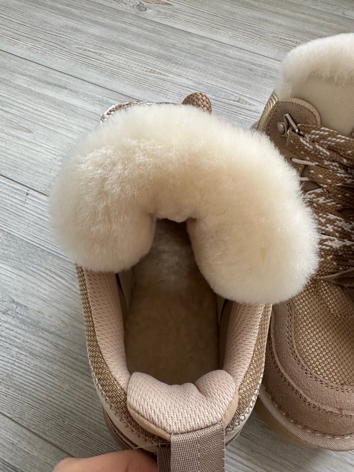 UGG Bej Süet Kürklü Dolgu Topuklu Bot - Görsel 3