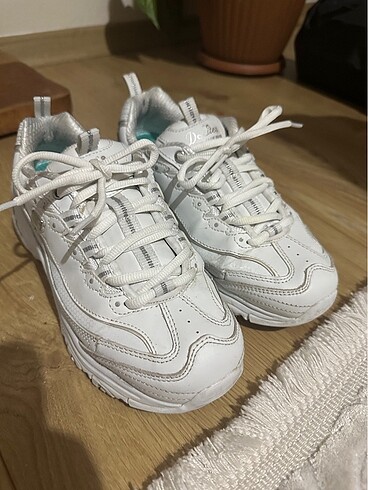 36,5 Beden beyaz Renk Skechers temiz ayakkabı