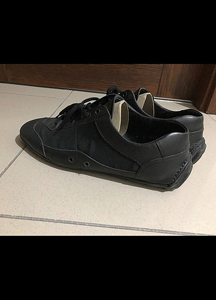 42 Beden siyah Renk Prada marka ayakkabı 