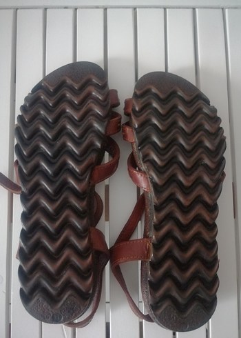 Kadın Bej Deri Dolgu Topuklu Nakışlı Sandalet - Görsel 4