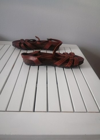 Kadın Bej Deri Dolgu Topuklu Nakışlı Sandalet - Görsel 2