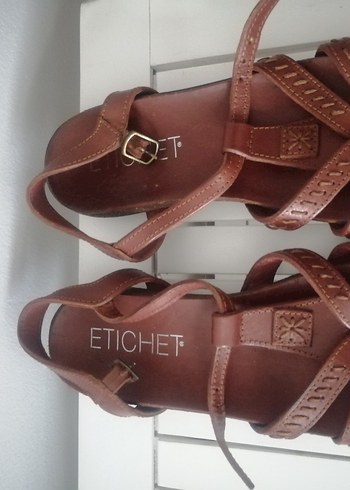 Kadın Bej Deri Dolgu Topuklu Nakışlı Sandalet - Görsel 3