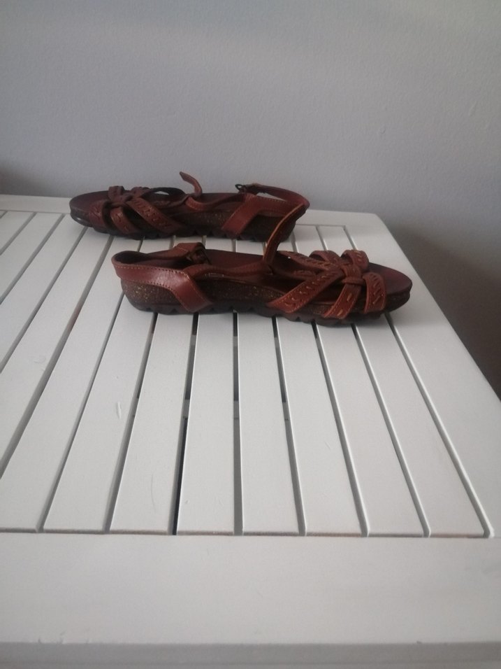 Kadın Bej Deri Dolgu Topuklu Nakışlı Sandalet - Görsel 2