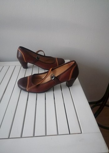 Kahverengi Deri Tokalı Kadın Klasik Ayakkabı - Görsel 2