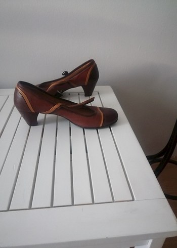 Kahverengi Deri Tokalı Kadın Klasik Ayakkabı - Görsel 4