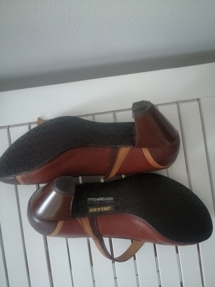 Kahverengi Deri Tokalı Kadın Klasik Ayakkabı - Görsel 3