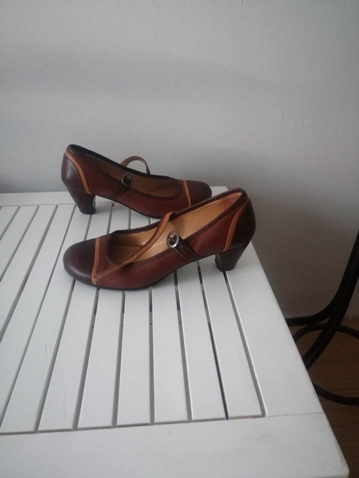 Kahverengi Deri Tokalı Kadın Klasik Ayakkabı - Görsel 2