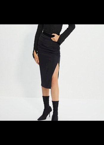 Siyah Yırtmaçlı Uzun Dar Etek - Görsel 2