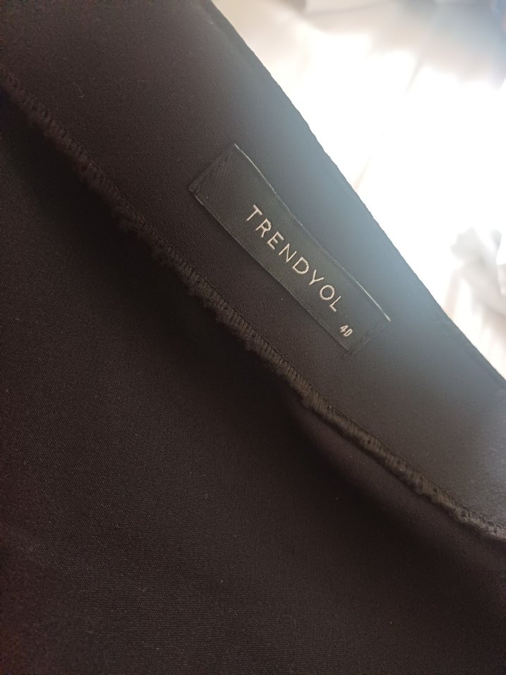 Siyah Yırtmaçlı Uzun Dar Etek - Görsel 4